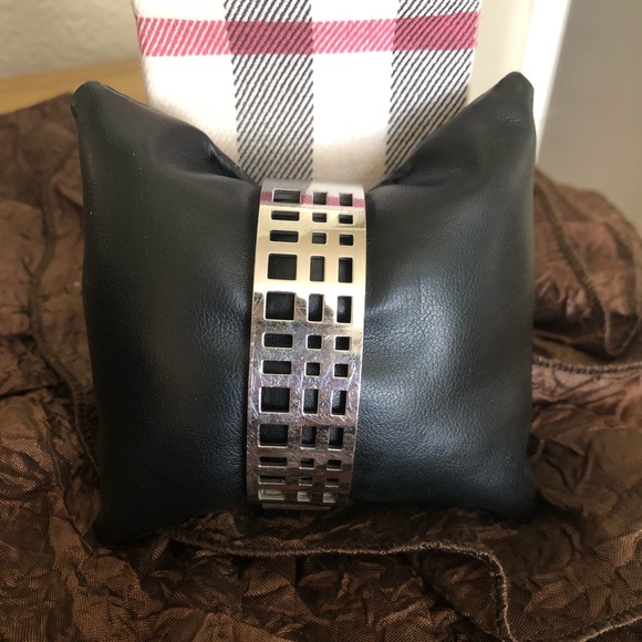 Burberry watch - Picture 3 of 4